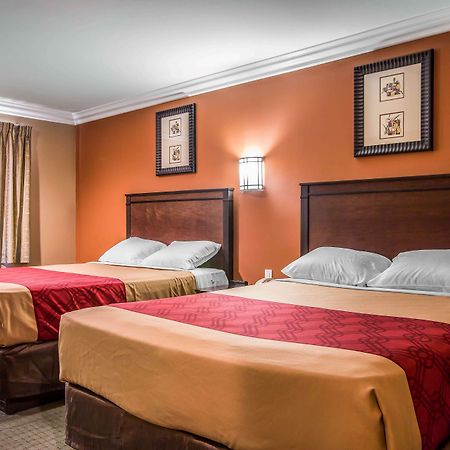 Hotel Baymont By Wyndham Ontario Exteriér fotografie