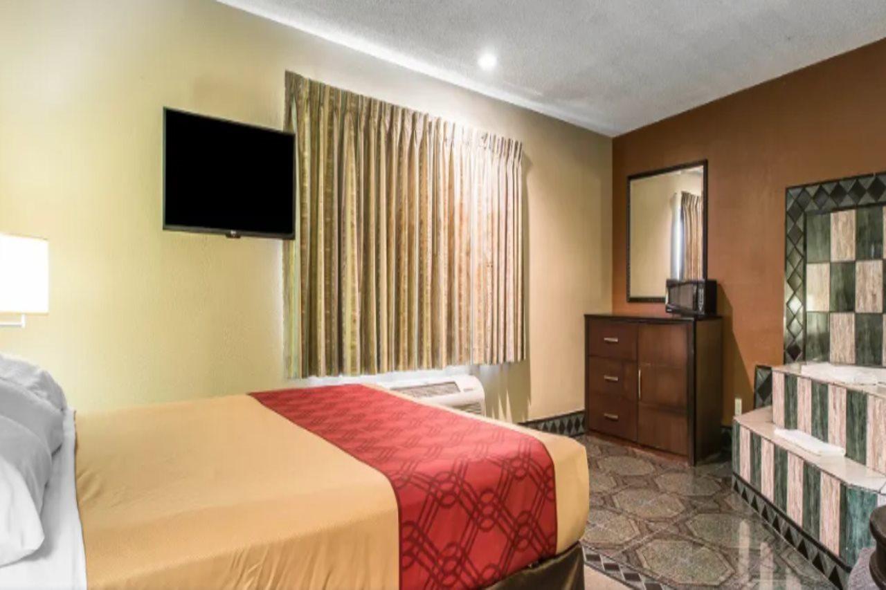 Hotel Baymont By Wyndham Ontario Exteriér fotografie