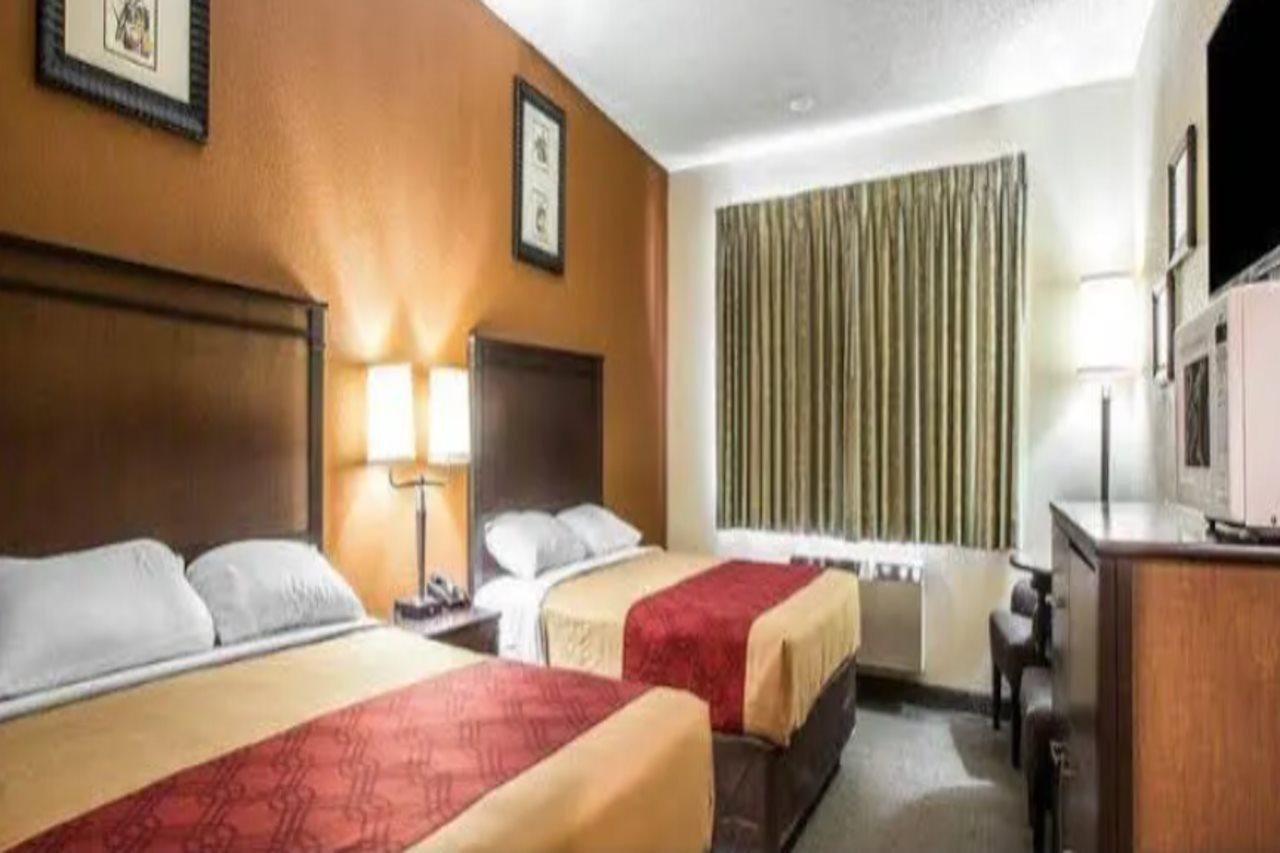 Hotel Baymont By Wyndham Ontario Exteriér fotografie