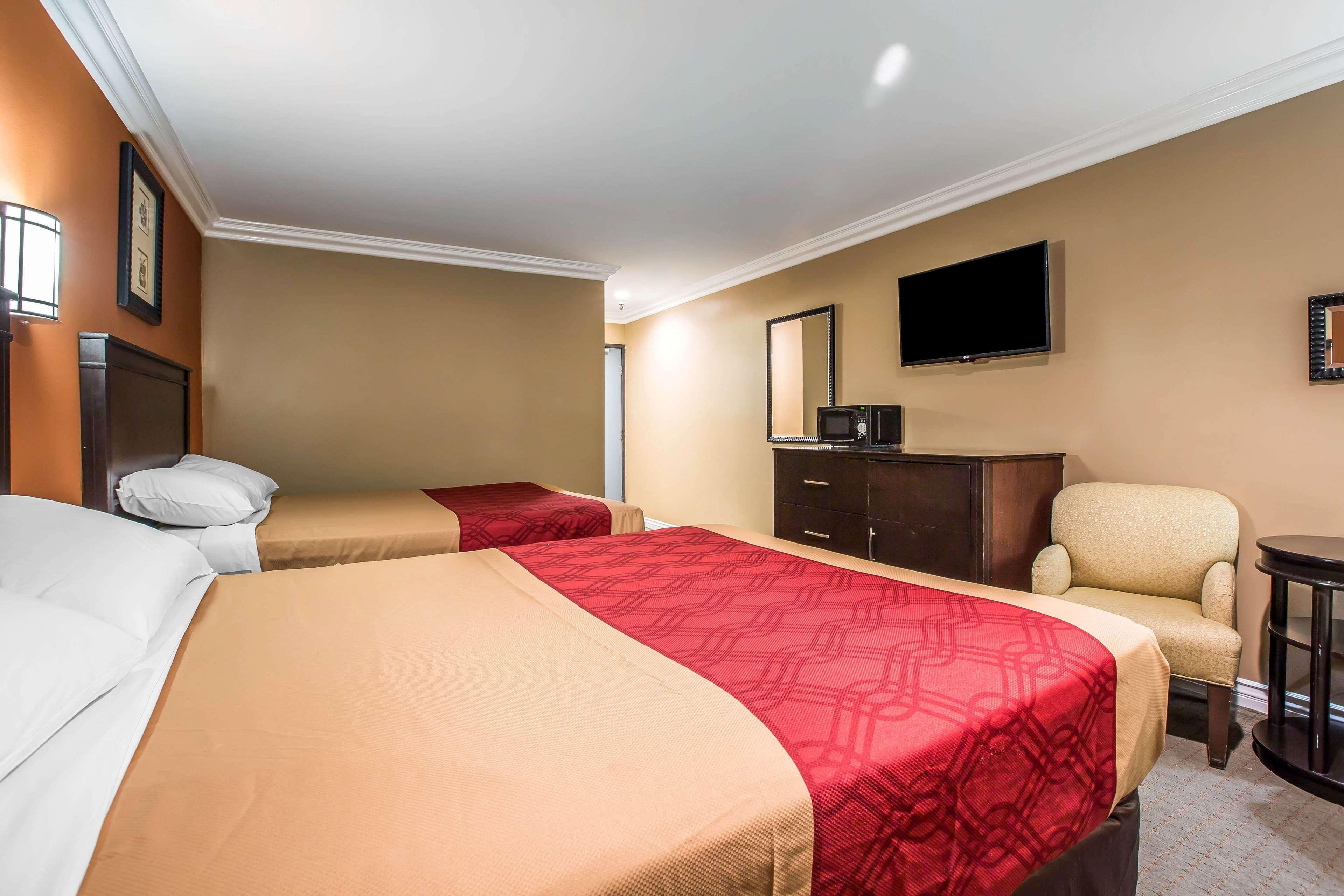 Hotel Baymont By Wyndham Ontario Exteriér fotografie