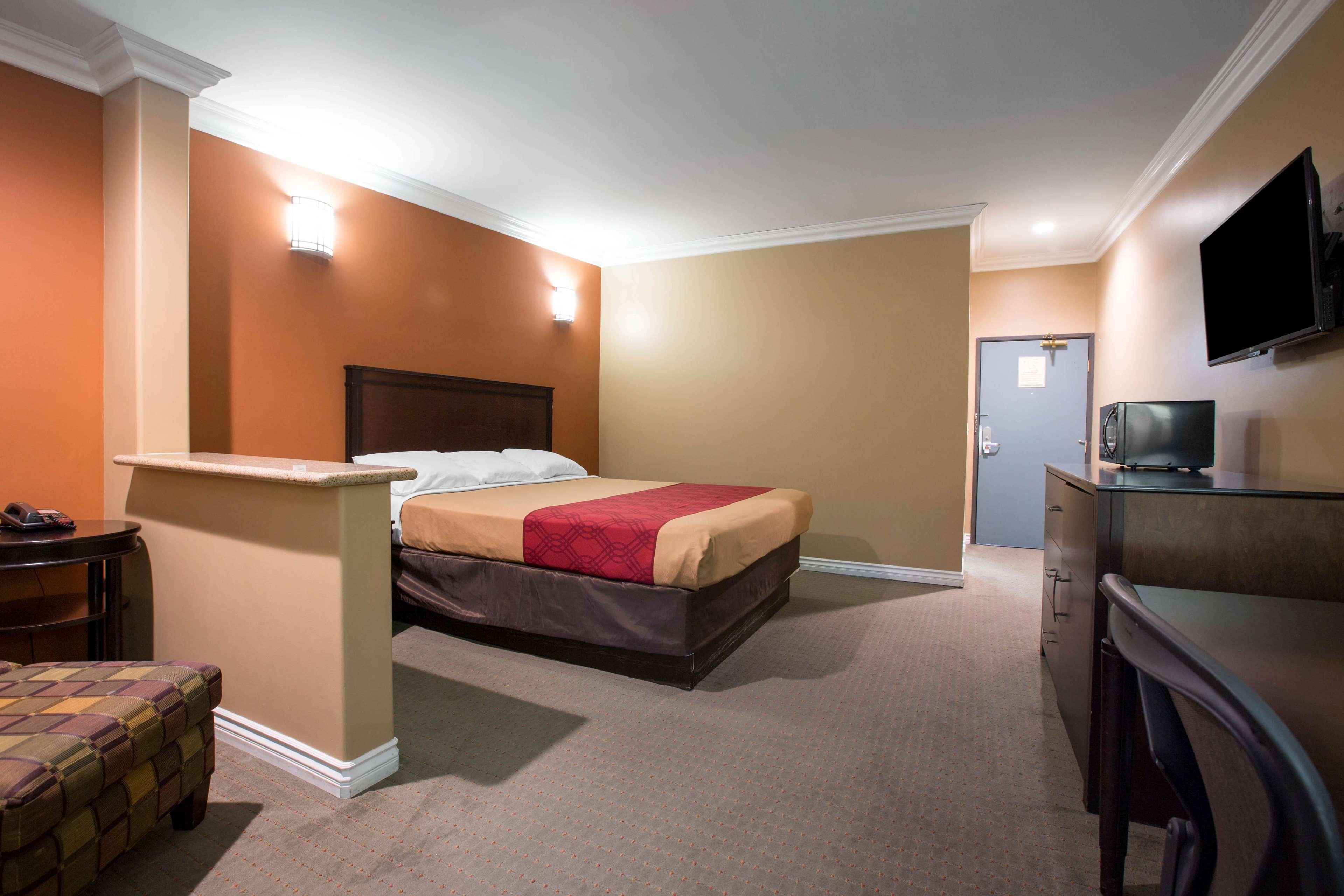 Hotel Baymont By Wyndham Ontario Exteriér fotografie