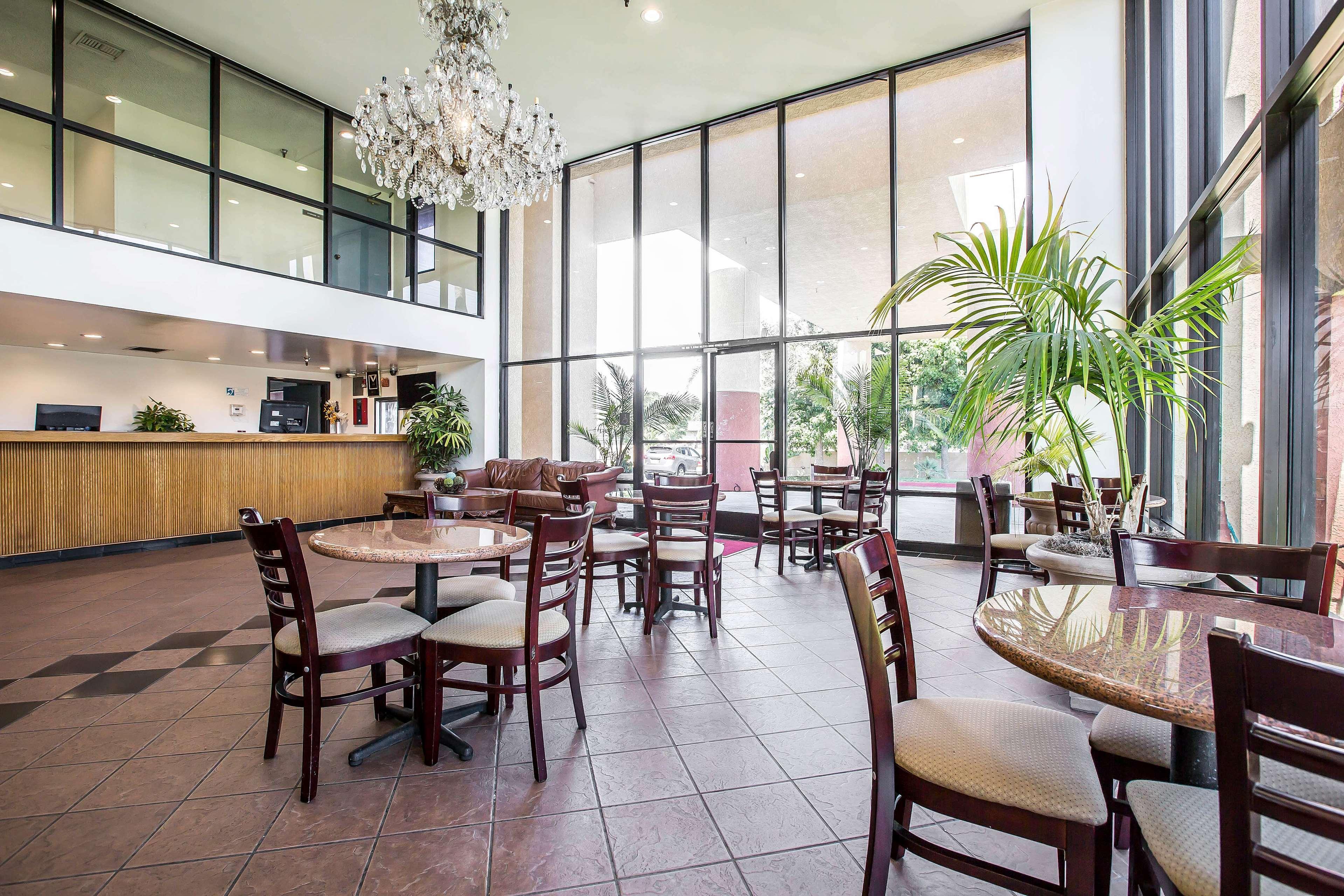 Hotel Baymont By Wyndham Ontario Exteriér fotografie
