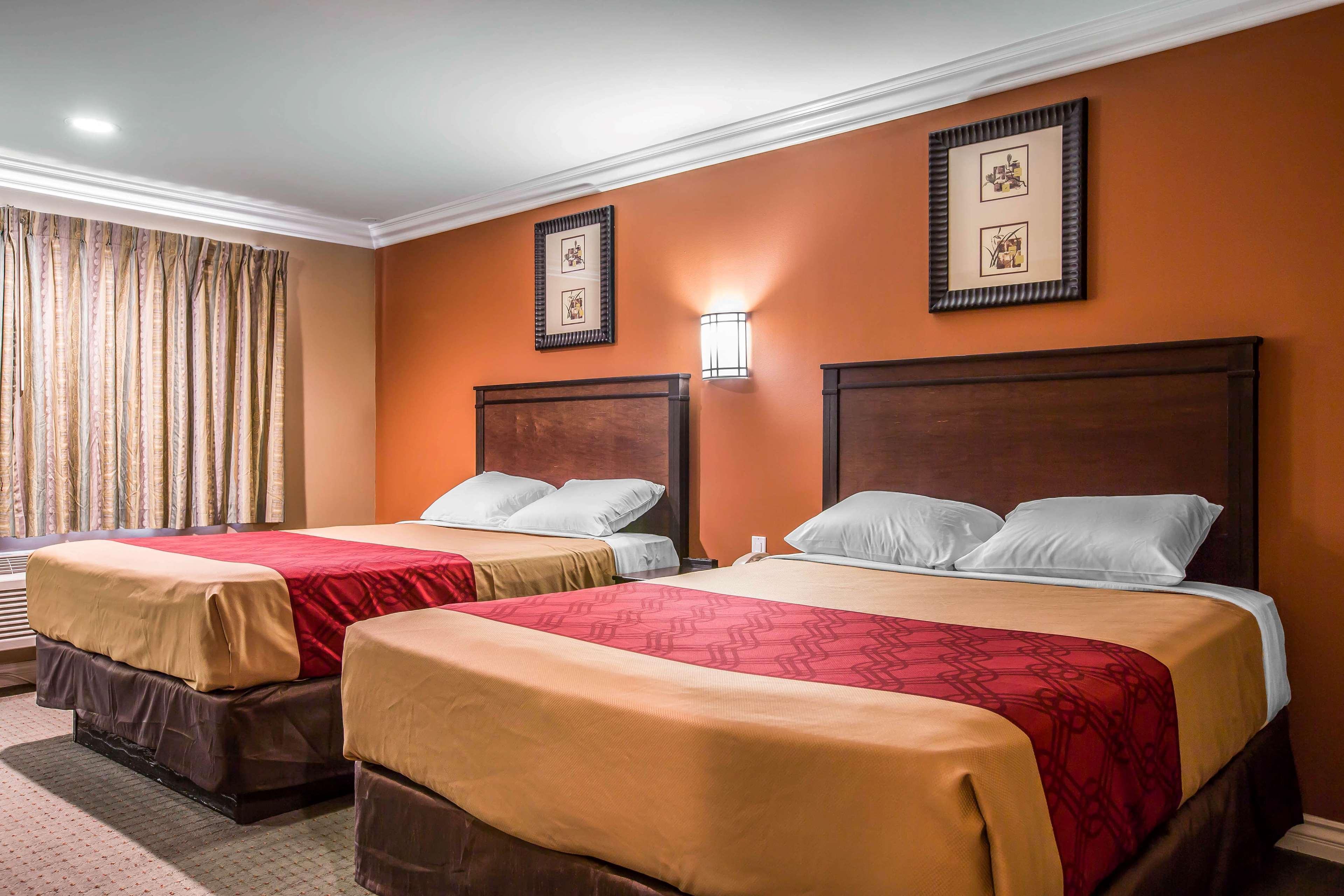 Hotel Baymont By Wyndham Ontario Exteriér fotografie