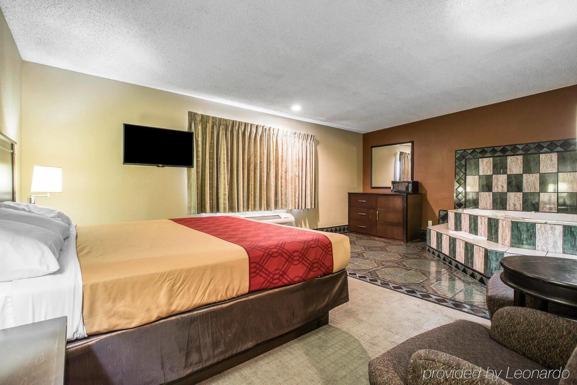 Hotel Baymont By Wyndham Ontario Exteriér fotografie